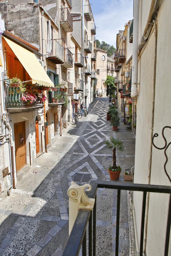 Palazzo Melnis Bed & Breakfast Cefalu Luaran gambar